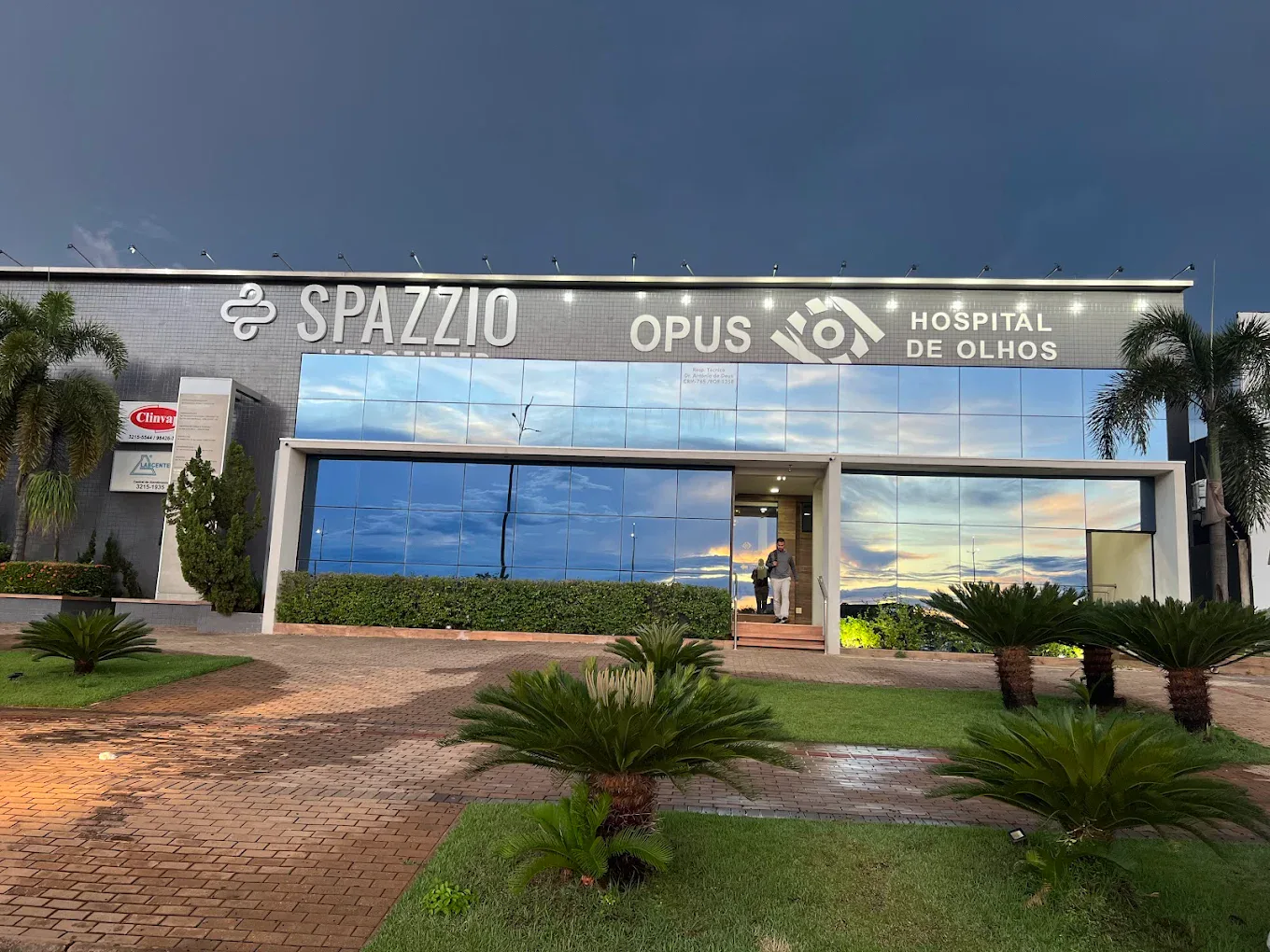 Fachada Opus Hospital de Olhos